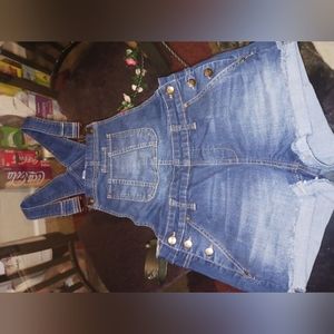 Size M shorts overall